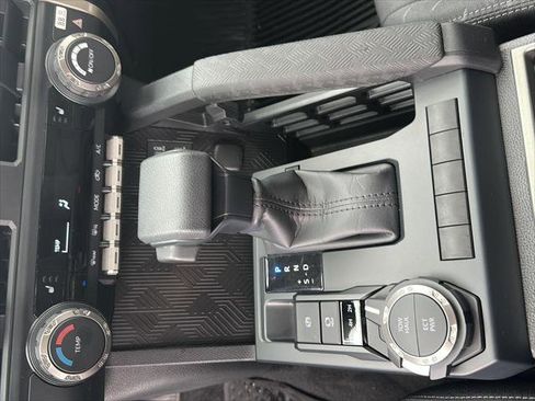 Certified 2025 Toyota Tacoma SR5 AWD/4WD image 27