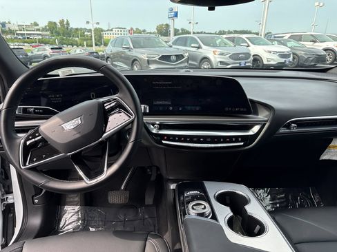 Used 2024 Cadillac Lyriq Tech RWD image 40