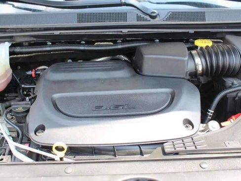 Used 2021 Chrysler Voyager Lxi image 9