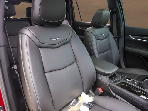 Certified 2024 Cadillac XT6 Sport w/ Technology Package AWD/4WD image 32