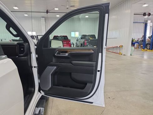 Used 2024 Chevrolet Silverado 1500 High Country w/ Technology Package AWD/4WD image 29