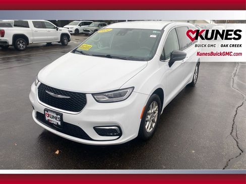 Used 2024 Chrysler Pacifica Touring-L image 8