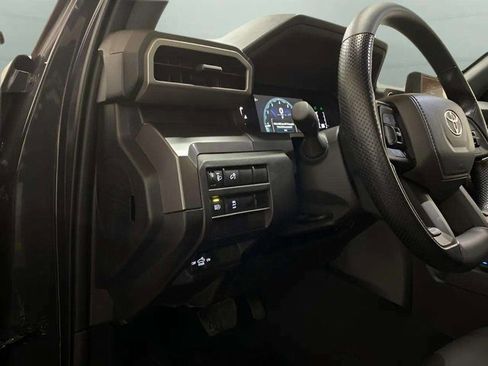 Used 2025 Toyota Tacoma SR5 image 29