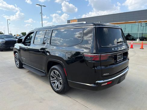 Used 2024 Jeep Wagoneer L Series II RWD image 3