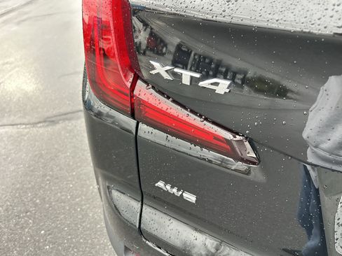 Used 2022 Cadillac XT4 Luxury w/ Cold Weather Package image 11