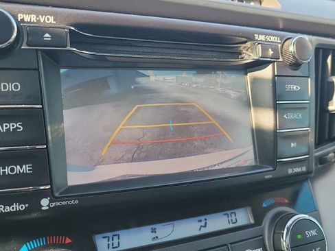 Used 2018 Toyota RAV4 XLE AWD/4WD image 18