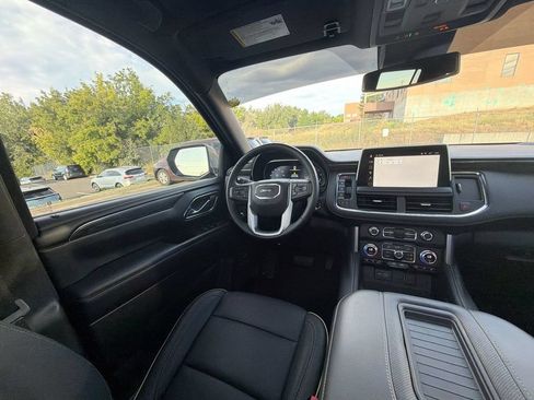 Used 2023 GMC Yukon XL SLT w/ SLT Premium Package AWD/4WD image 19