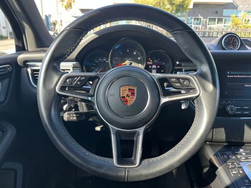 Used 2018 Porsche Macan AWD/4WD image 9