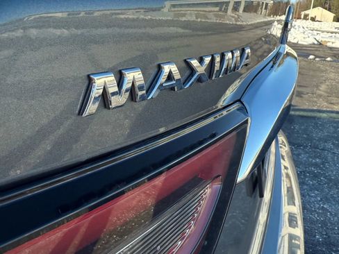 Used 2022 Nissan Maxima SV w/ Floor Mat Group image 9
