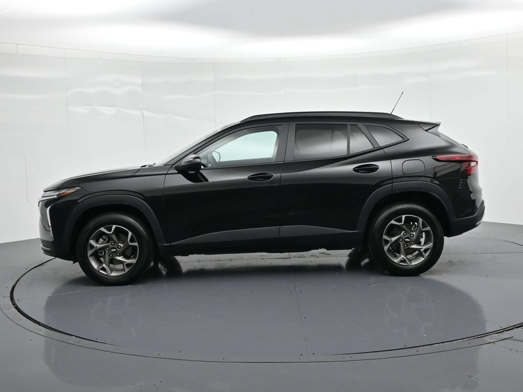 Used 2025 Chevrolet Trax LT FWD image 9