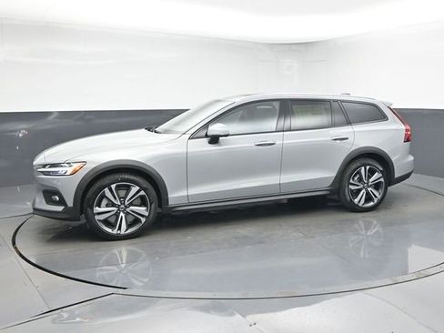 New 2026 Volvo V60 B5 Cross Country Plus w/ Protection Package Premier image 4