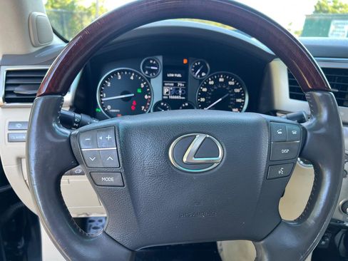 Used 2013 Lexus LX 570 4WD w/ Luxury Pkg image 30