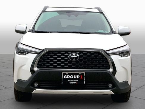 Used 2024 Toyota Corolla Cross XLE w/ Convenience Package FWD image 4