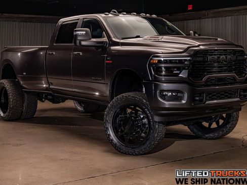 Used 2025 RAM 3500 Laramie AWD/4WD image 1