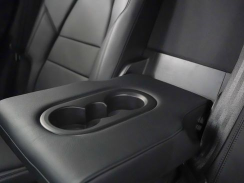 Certified 2025 Porsche Cayenne image 19