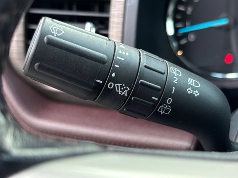 Used 2024 Ford Expedition Limited AWD/4WD image 17