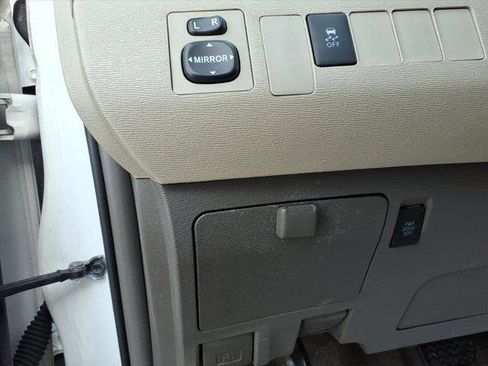 Used 2013 Toyota Sienna LE w/ Towing Pkg image 24