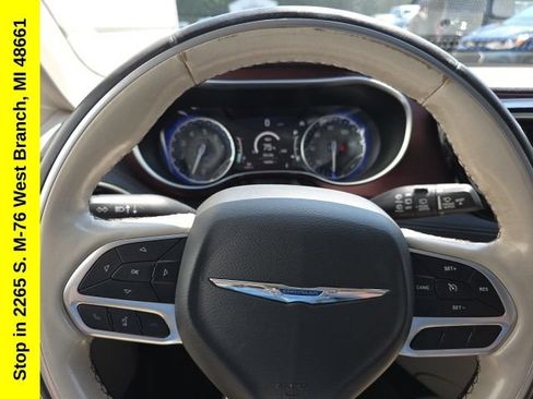 Used 2020 Chrysler Pacifica Limited FWD image 19