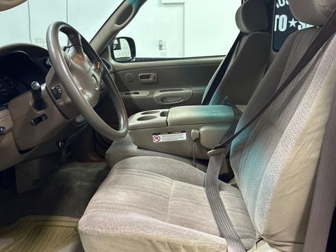 Used 2001 Toyota Tundra SR5 w/ Convenience Pkg RWD image 8