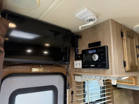 Used 2014 Mercedes-Benz Sprinter 3500 image 79