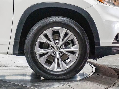Used 2015 Toyota Highlander XLE FWD image 6
