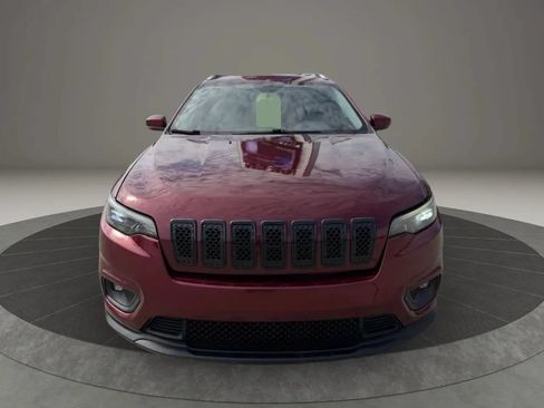 Used 2019 Jeep Cherokee Latitude Plus w/ Cold Weather Group AWD/4WD image 2