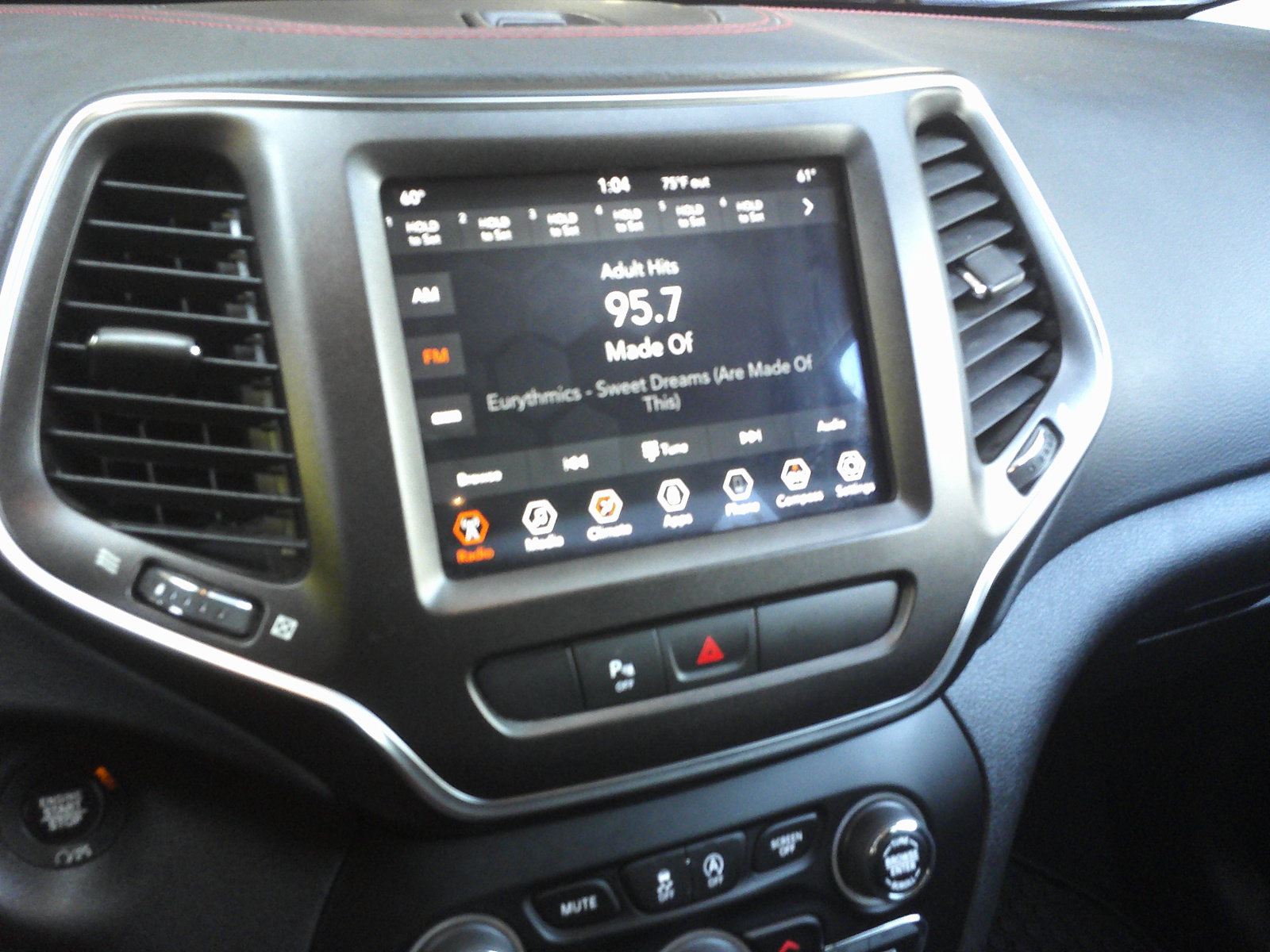Used 2020 Jeep Cherokee Trailhawk AWD/4WD image 20
