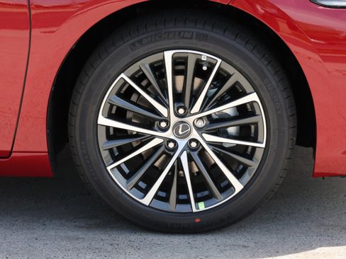 Used 2025 Lexus ES 300h w/ Premium Package FWD image 11