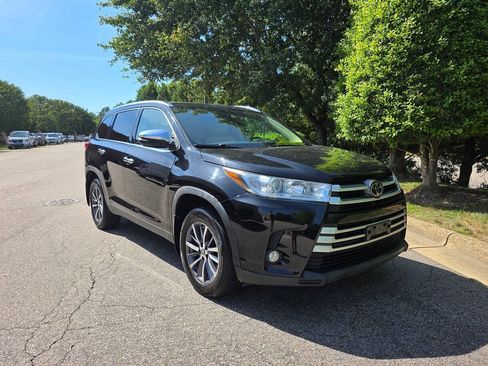 Used 2019 Toyota Highlander XLE AWD/4WD image 7