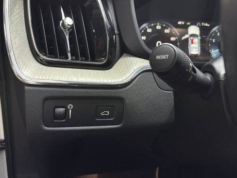 Used 2018 Volvo XC60 T6 Inscription w/ Convenience Package image 18