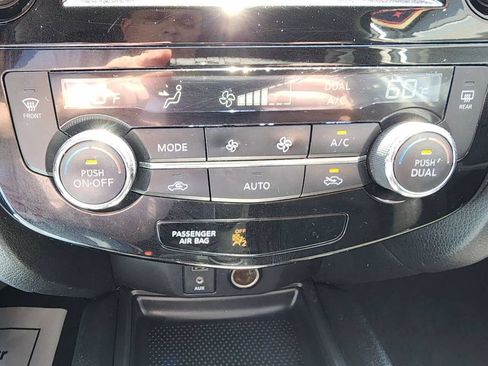 Used 2017 Nissan Rogue SV w/ SV Premium Package AWD/4WD image 24