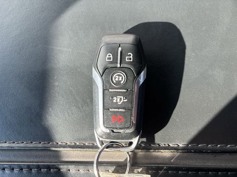 Used 2016 Ford F150 Platinum w/ Equipment Group 701A Luxury image 27