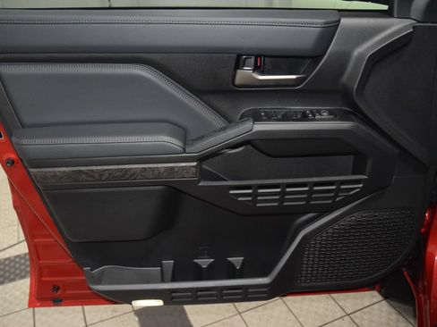Used 2025 Toyota Tacoma Limited AWD/4WD image 43