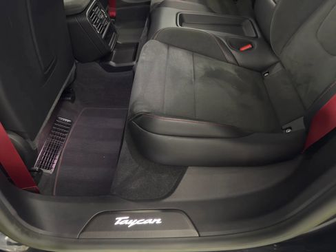 Used 2022 Porsche Taycan GTS image 14