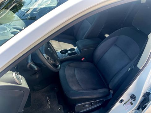Used 2012 Nissan Rogue SV w/ Premium Pkg image 24