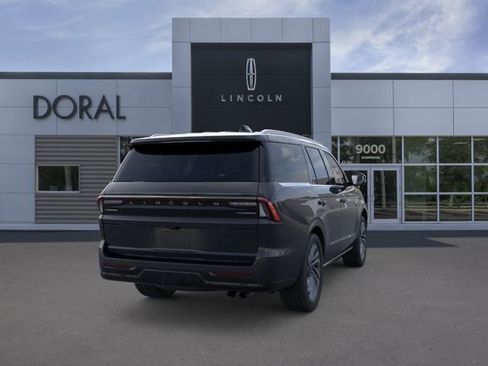 New 2025 Lincoln Navigator Reserve AWD/4WD image 8