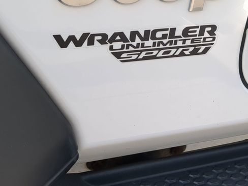 Used 2018 Jeep Wrangler Unlimited Sport S AWD/4WD image 15