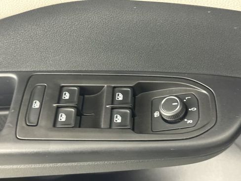 Used 2025 Volkswagen Taos S AWD/4WD image 28