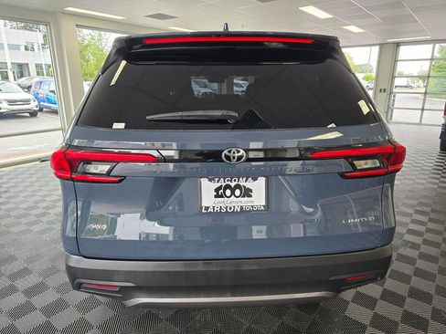 Used 2024 Toyota Grand Highlander AWD image 4