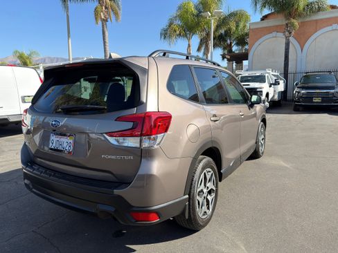 Used 2023 Subaru Forester Premium image 8