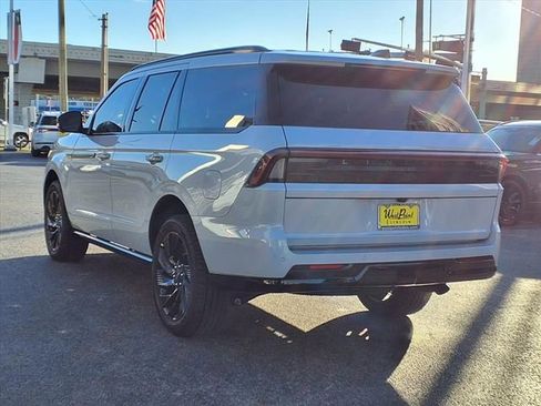 New 2025 Lincoln Navigator Reserve w/ Jet Appearance Package image 4