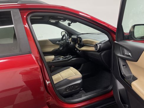 Used 2025 Chevrolet Equinox ACTIV w/ Safety and Technology Package image 26