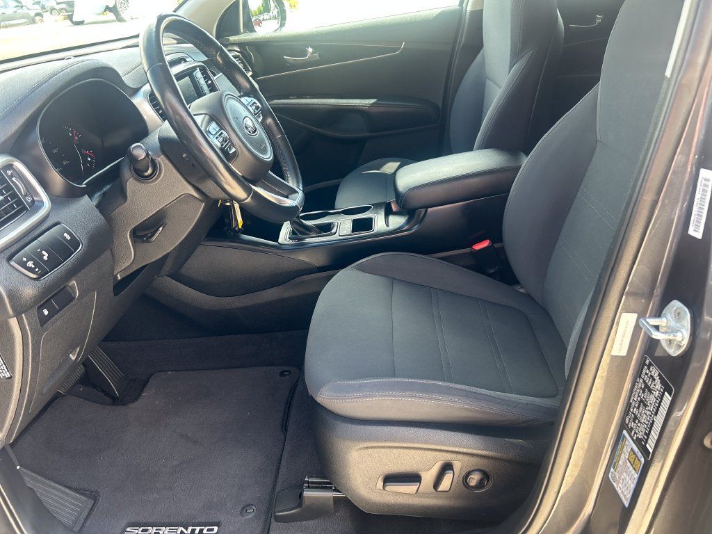 Used 2018 Kia Sorento LX w/ LX V6 Convenience Package AWD/4WD image 10