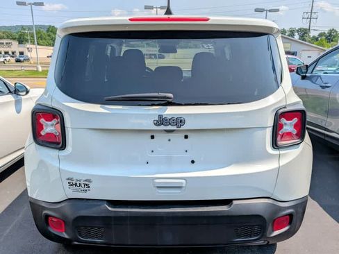 Used 2023 Jeep Renegade Latitude AWD/4WD image 5