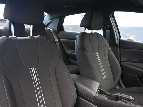 Certified 2025 Hyundai Elantra Sport FWD image 11