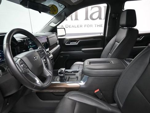 Used 2022 Chevrolet Silverado 1500 LT Trail Boss w/ Convenience Package II AWD/4WD image 16