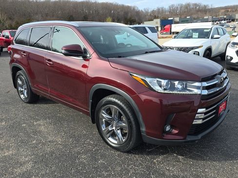 Used 2019 Toyota Highlander Limited Platinum image 2