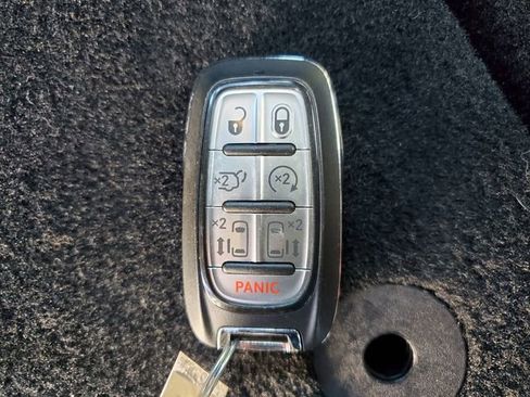 Used 2023 Chrysler Pacifica Touring-L w/ S Appearance Package image 35