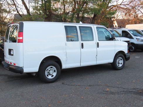 Used 2015 Chevrolet Express 2500 image 20