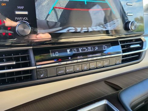 Used 2021 Toyota Sienna XLE image 32